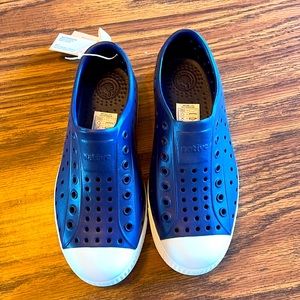 NWT. Boys Native summer shoes. Size 1. Color navy blue.